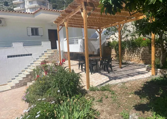 Sarsed Home, Sarande